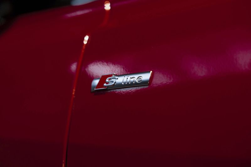 OMEGA SKINZ OS-775 Vamp Me Vinyl