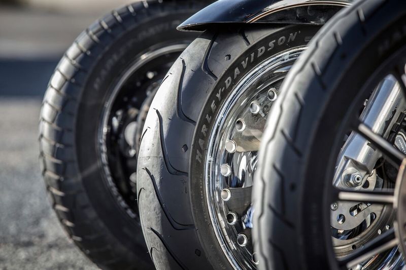 MICHELIN SCORCHER 11 240/40 R 18 M/C 79