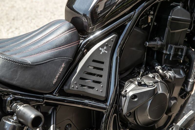 Sidokåpor Burly Slash Cut vänster och höger svart Honda Rebel CMX1100 21-25
