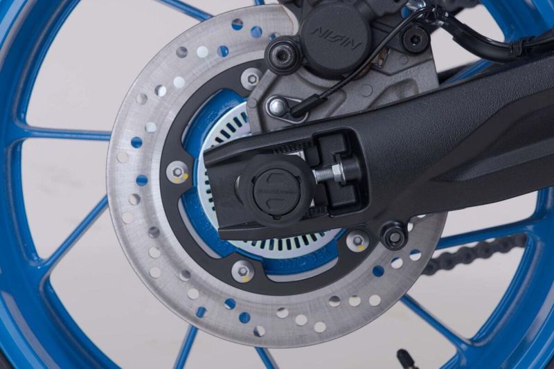 Hjulaxel fram SW-Motech Suzuki GSX-8S 800 ABS 23-24