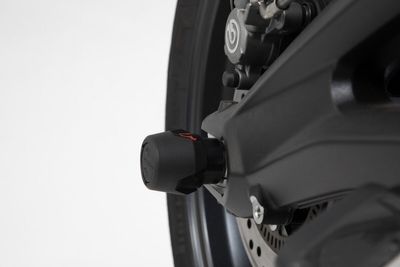 Hjulaxel bak SW-Motech svart Bmw 16-24, Honda 17-24