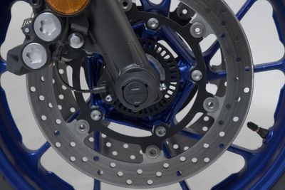 Hjulaxel fram SW-Motech svart Yamaha 14-24, Kawasaki 23-upp, Suzuki 23-24