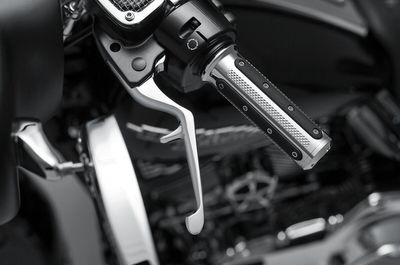 Handtag Kuryakyn Trigger H-D 17-20 krom