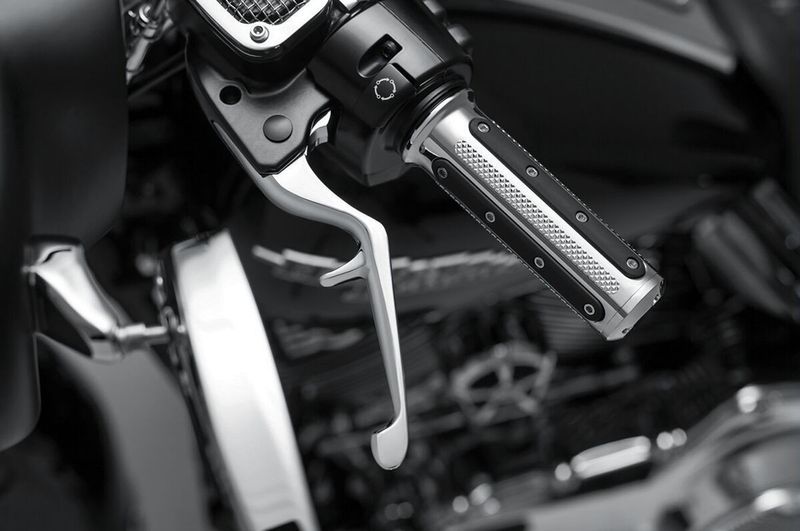 Handtag Kuryakyn Trigger H-D 17-20 krom