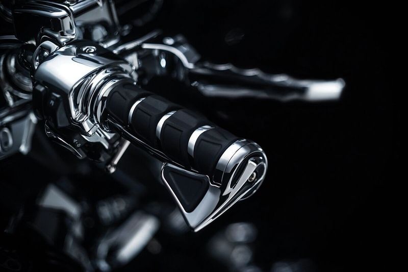 Handtag Kuryakyn Kinetic H-D 18-24 krom