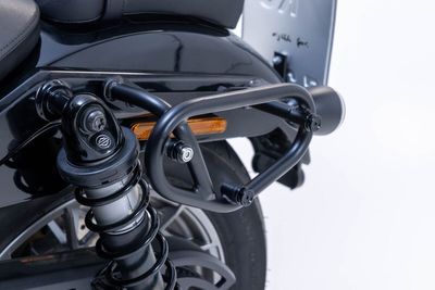 Sidohållare SW-Motech SLC höger Nightster 22-upp
