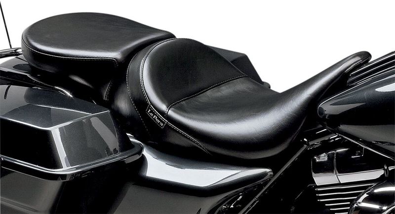Passagerardyna Le Pera Aviator slät svart Touring 08-24, Trike 14-19