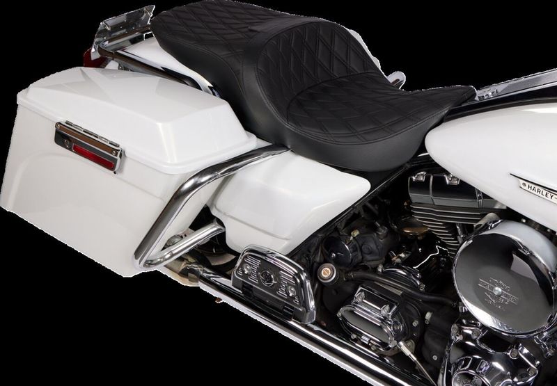 Touringsadel Drag Specialties Freedom svart vinyl dubbel Touring 96-24 08011504-4676B