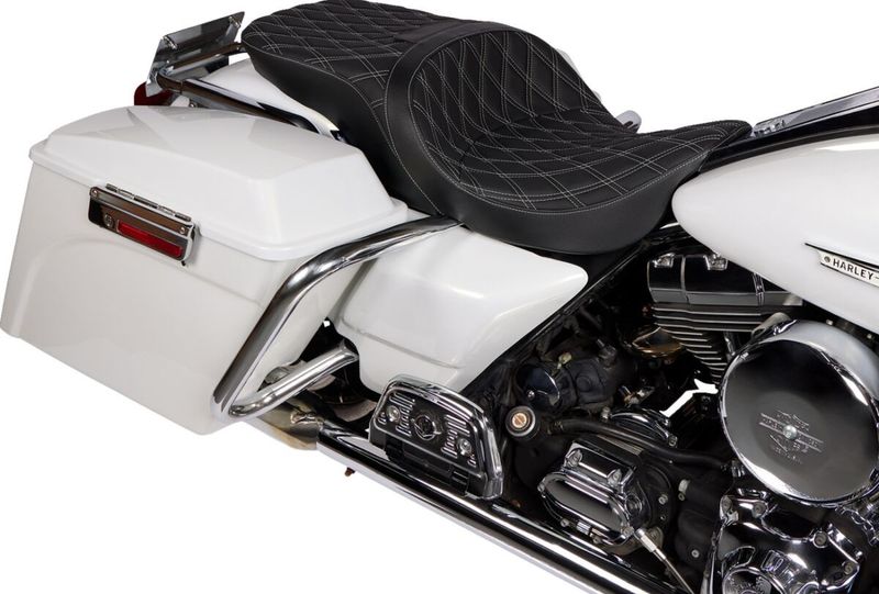 Touringsadel Drag Specialties Freedom svart vinyl dubbel Touring 96-24 08011506-4676C