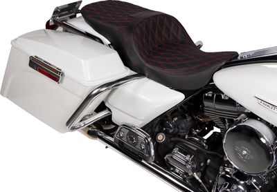 Touringsadel Drag Specialties Freedom svart röd vinyl dubbel Touring 96-24