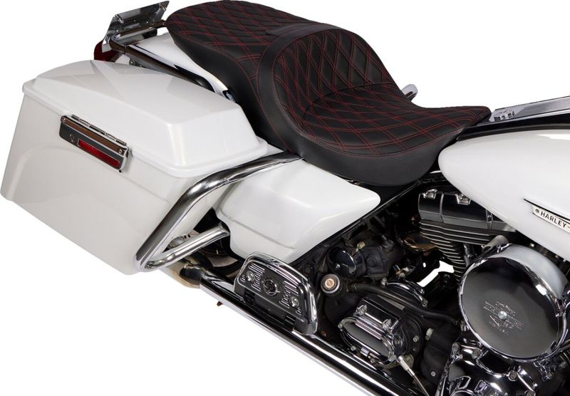 Touringsadel Drag Specialties Freedom svart röd vinyl dubbel Touring 96-24