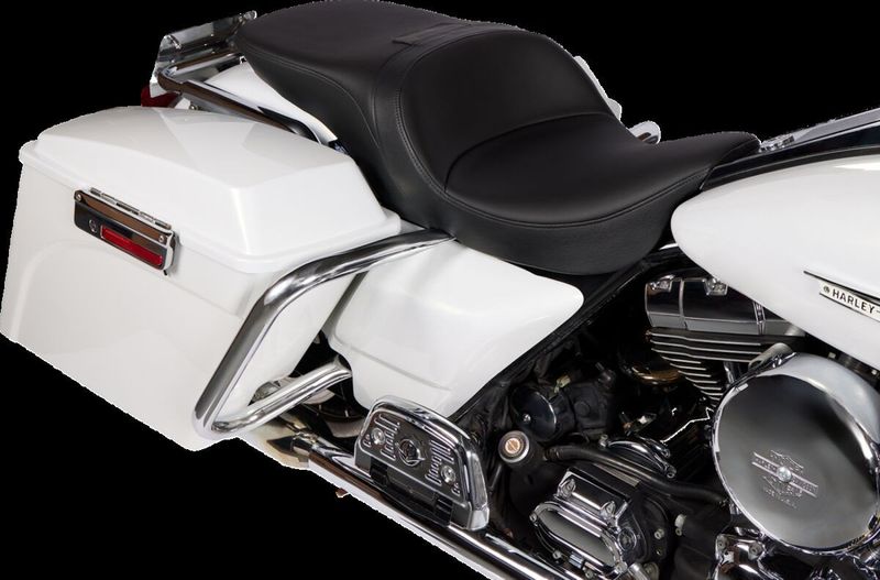 Touringsadel Drag Specialties Freedom svart vinyl slät Touring 96-24