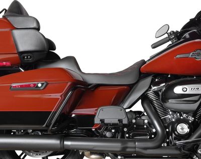 Sadel Drag Specialties Reach Predator III förlängd dubbel vinyl röd