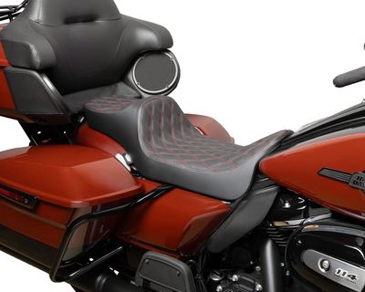 Sadel Drag Specialties Reach Predator III förlängd dubbel vinyl röd