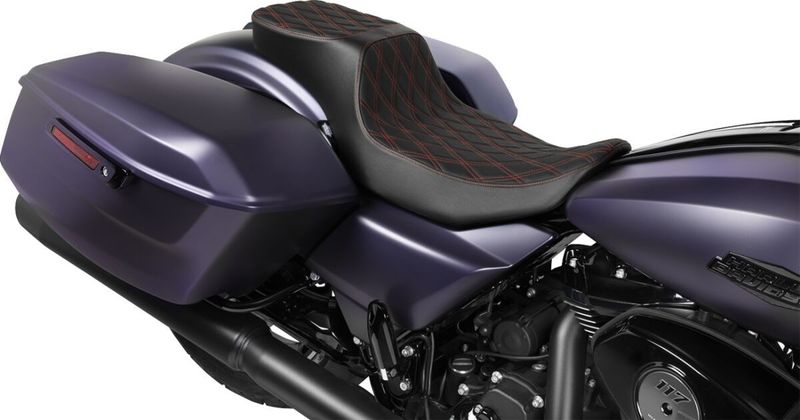 Sadel Drag Specialties Predator 2 Reach förlängd vinyl Touring 23-upp röd
