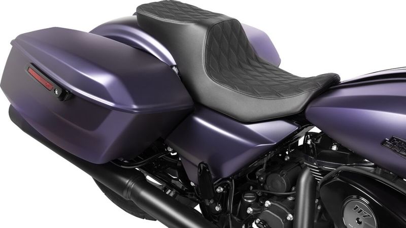 Sadel Drag Specialties Predator 2 dubbel diamond vinyl Touring 23-upp svart