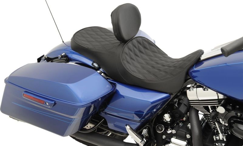 Sadel 2-sits låg profil framflyttad Drag Specialties läder Touring 08-24, Trike 14-21