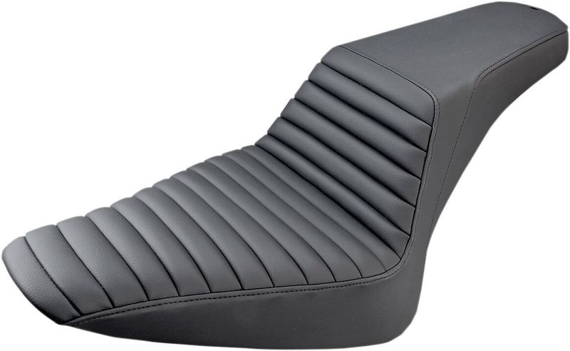 Sadel Saddlemen Step-Up Tuck Roll svart Softail 11-17