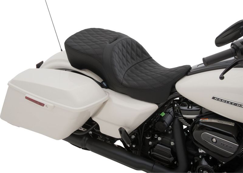 Touringsadel Drag Specialties Stitch Accept dubbel diamond Touring 09-24, Trike 14-21