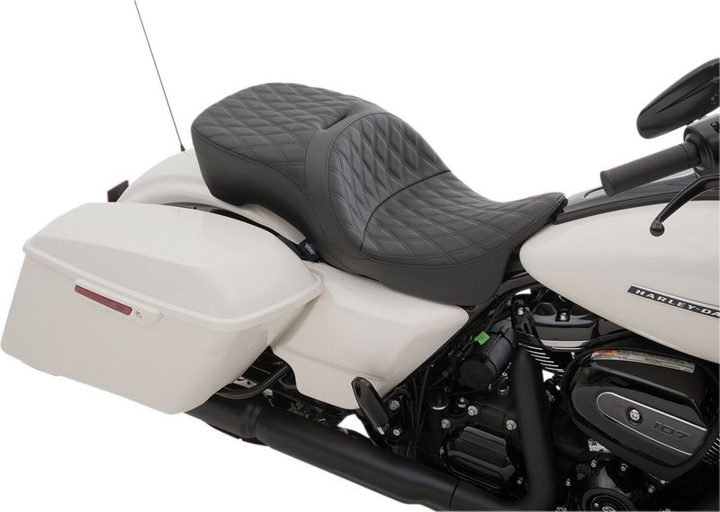 Touringsadel Drag Specialties Stitch Accept dubbel diamond Touring 09-24, Trike 14-21