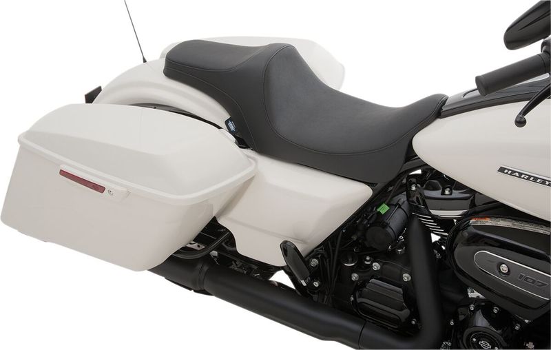 Sadel Drag Specialties Predator III slät svart Touring 08-24