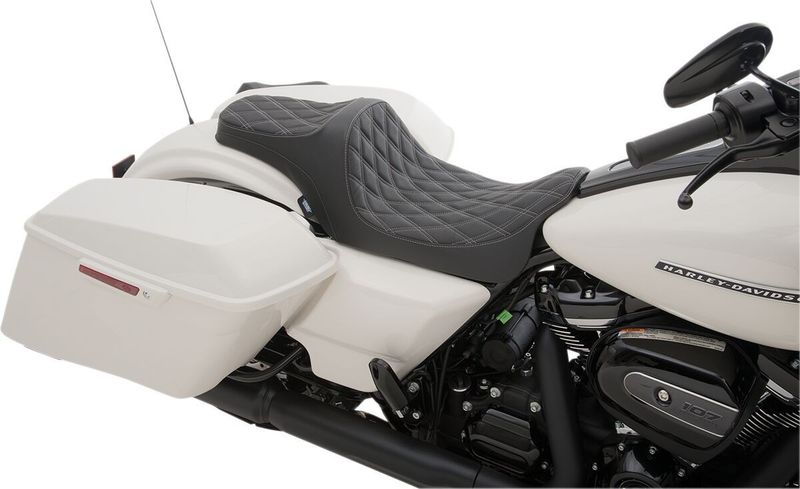 Sadel Drag Specialties Predator III dubbel diamond Touring 08-24 svart/silver