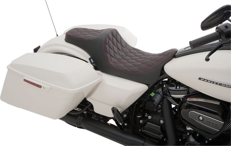 Sadel Drag Specialties Predator III dubbel diamond Touring 08-24 svart/röd