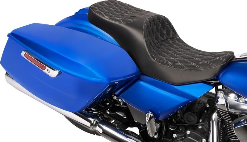 Touringsadel Drag Specialties Freedom svart vinyl silver Touring 23-upp