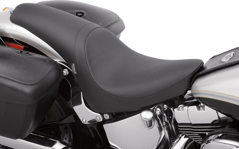 Sadel Drag Specialties Predator vinyl svart slät Softail 00-17