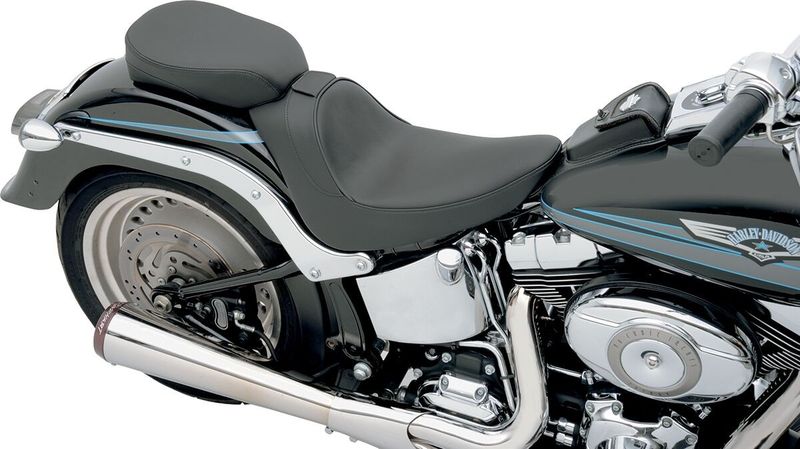 Solosadel Drag Specialties förare vinyl svart slät Softail 06-17