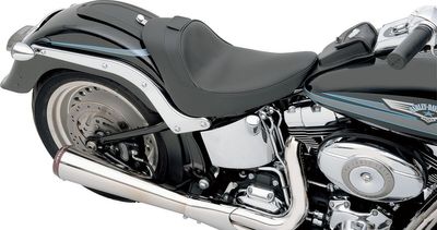 Solosadel Drag Specialties förare vinyl svart slät Softail 06-17
