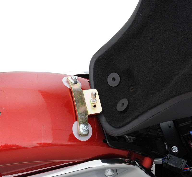 Solosadel fäste Drag Specialties EZ-ON slät vinyl svart Softail 00-17