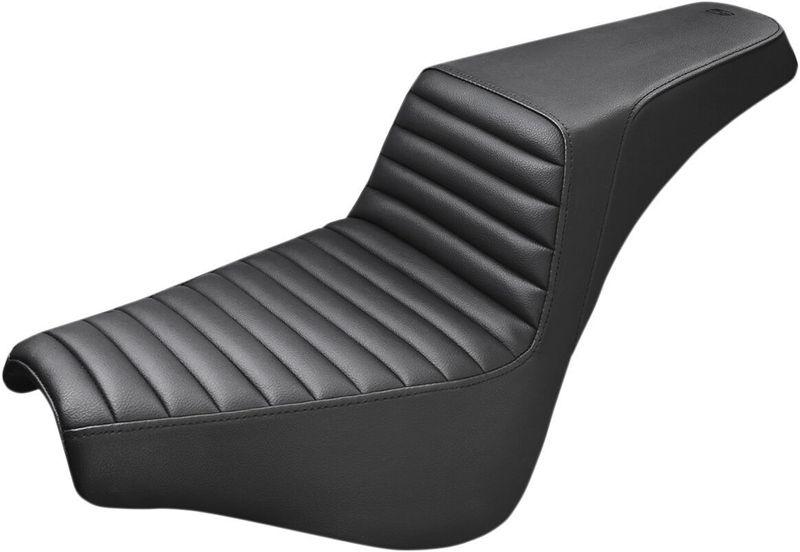 Sadel Saddlemen Step-Up Tuck Roll svart Softail 18-upp 818-30-171