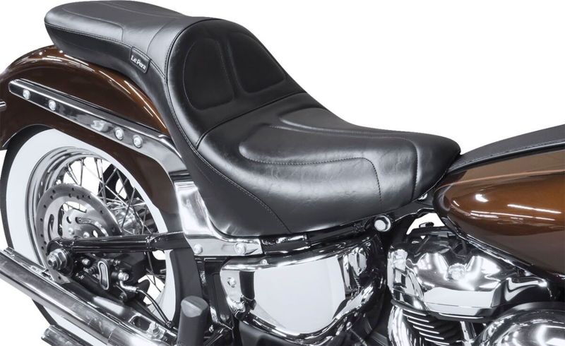 Sadel Le Pera slät Softail 18-24