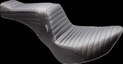 Sadel Le Pera Tailwhip Pleated svart Softail 18-upp