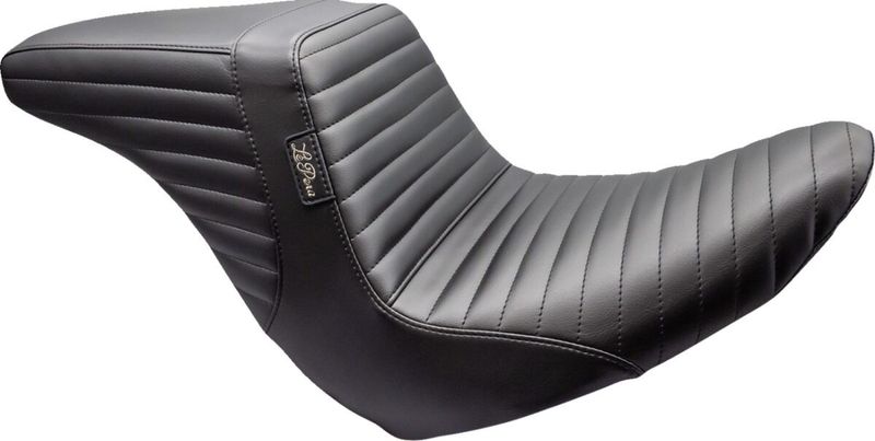 Sadel fram Le Pera Kickflip Pleated Softail 18-24