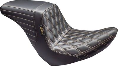 Sadel fram Le Pera Kickflip W/chestnut Thread Softail 18-24