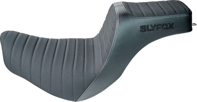 Sadel Slyfox Noon vinyl Softail 18-24 svart