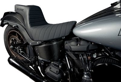 Sadel Slyfox Noon vinyl Softail 18-24 svart
