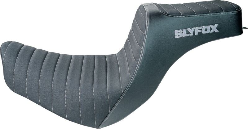 Sadel Slyfox Noon vinyl Softail 18-24 silver