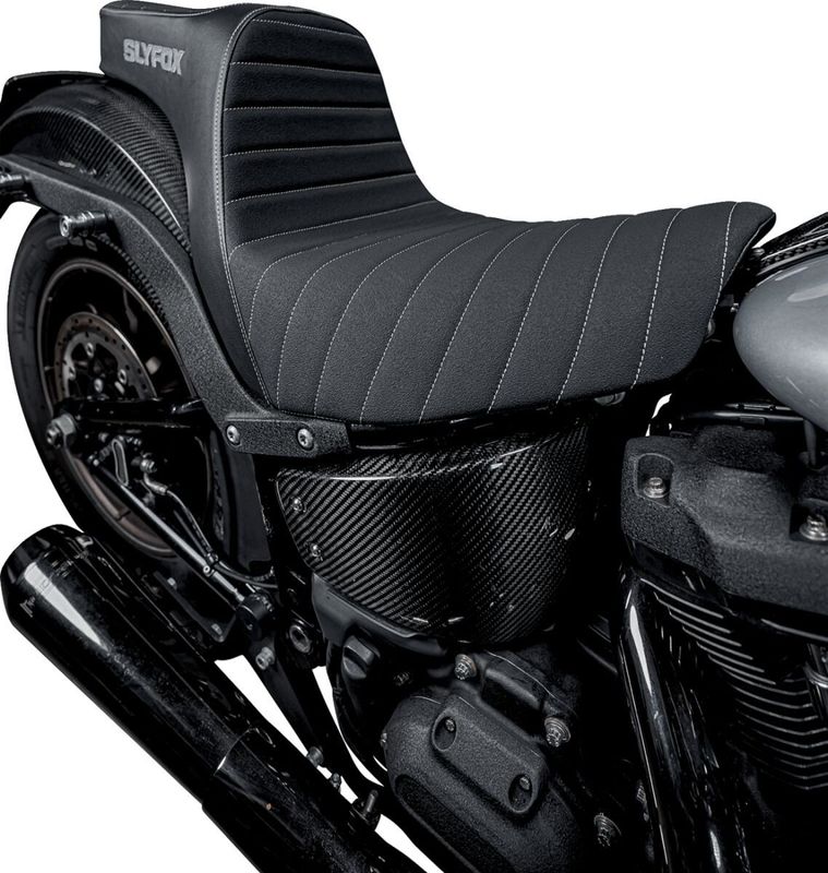 Sadel Slyfox Noon vinyl Softail 18-24 silver
