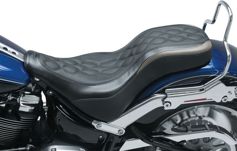 Sadel Mustang Day Tripper svart Softail 18-upp