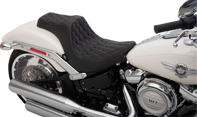 Sadel Drag Specialties Predator III dubbel Softail 18-upp silver