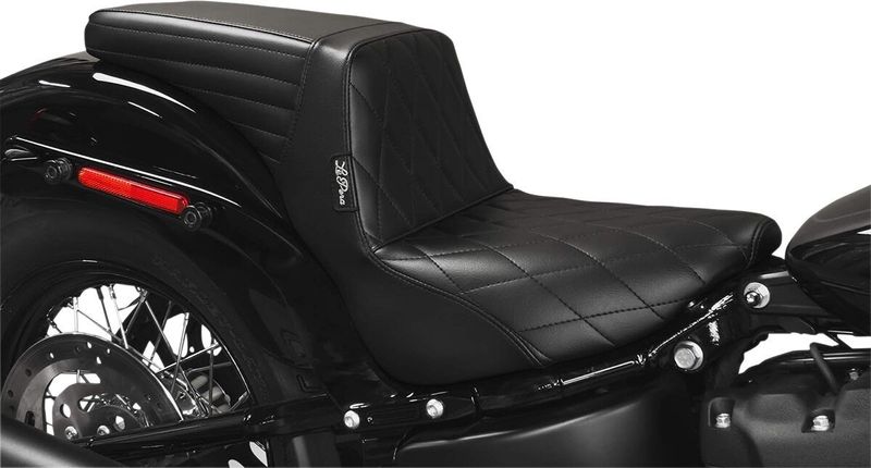 Sadel Le Pera Kickflip diamantsöm Softail 18-upp