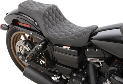 Sadel Drag Specialties Predator III dubbel diamond Dyna 06-17 svart/silver