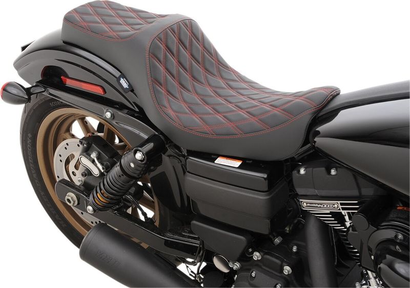 Sadel Drag Specialties Predator III dubbel diamond Dyna 06-17 svart/röd