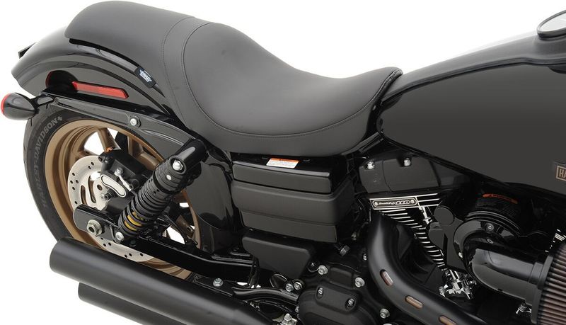 Sadel Drag Specialties Predator vinyl svart slät Dyna 06-17, Softail 00-17
