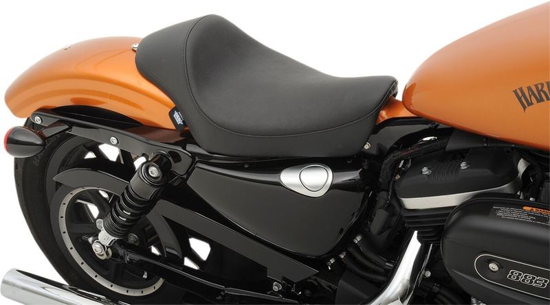 Solosadel Drag Specialties slät svart Sportster 10-22