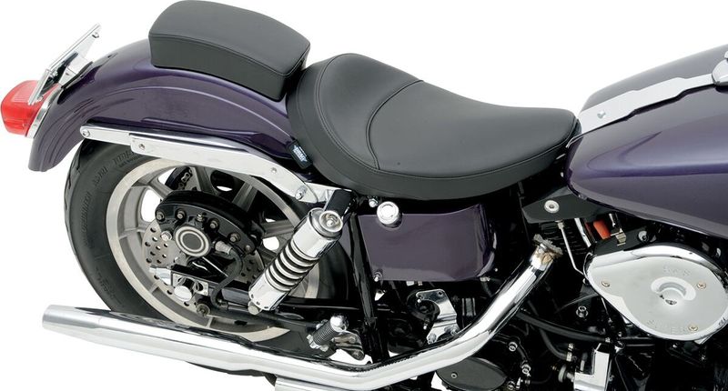 Solosadel Drag Specialties bred vinyl svart slät H-D 58-84
