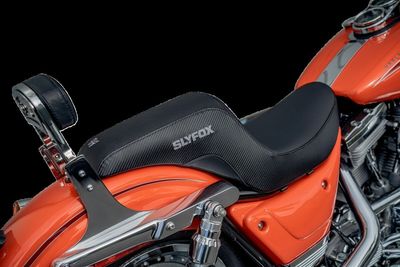 Sadel Slyfox Drifter slät vinyl FXR 82-94 grå/svart